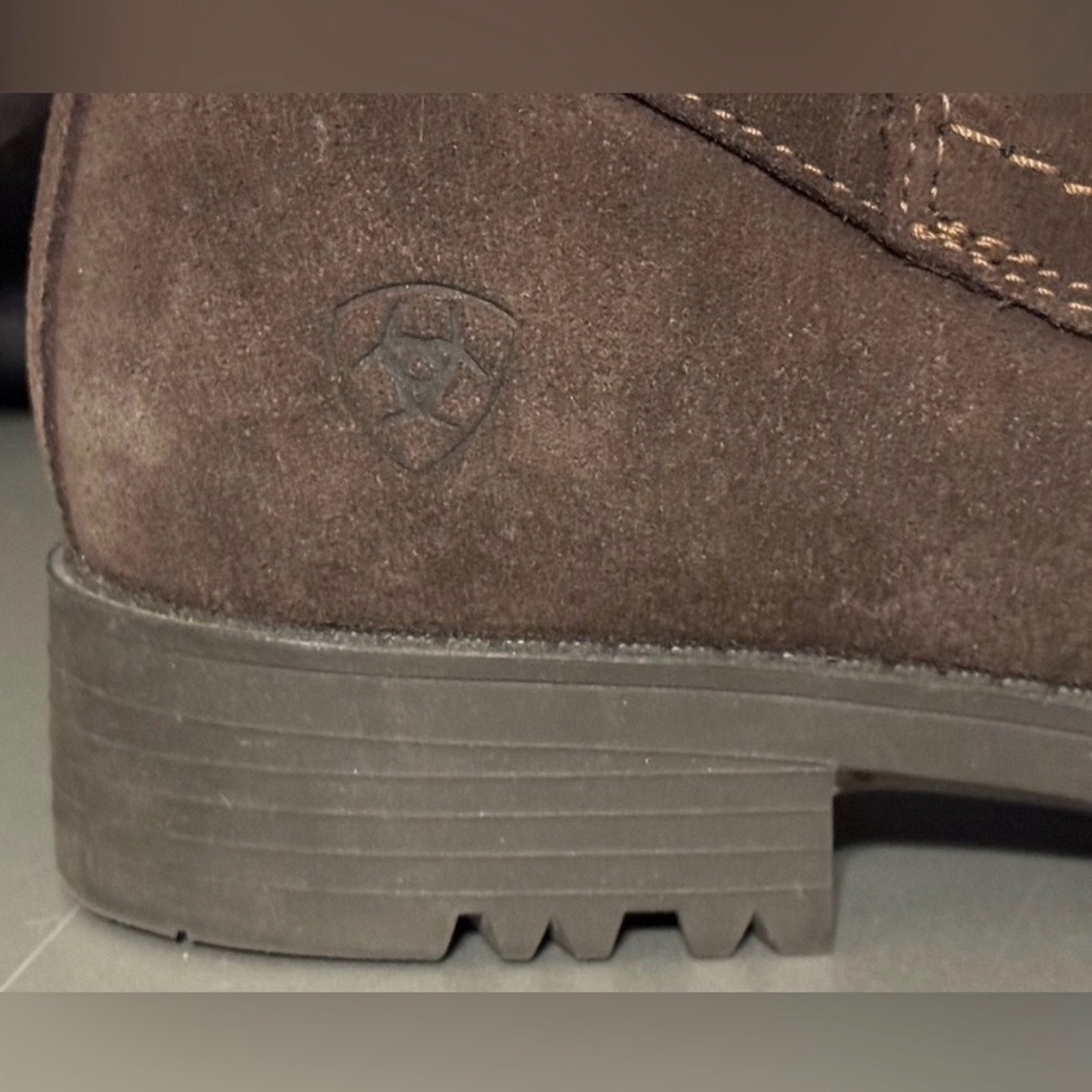 NWOT Ariat Waterproof Charlie Bootie in Chocolate Suede size 9.5 - Picture 2 of 13